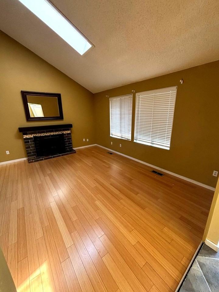 4348 190th Ave Se - Photo 3 of 19