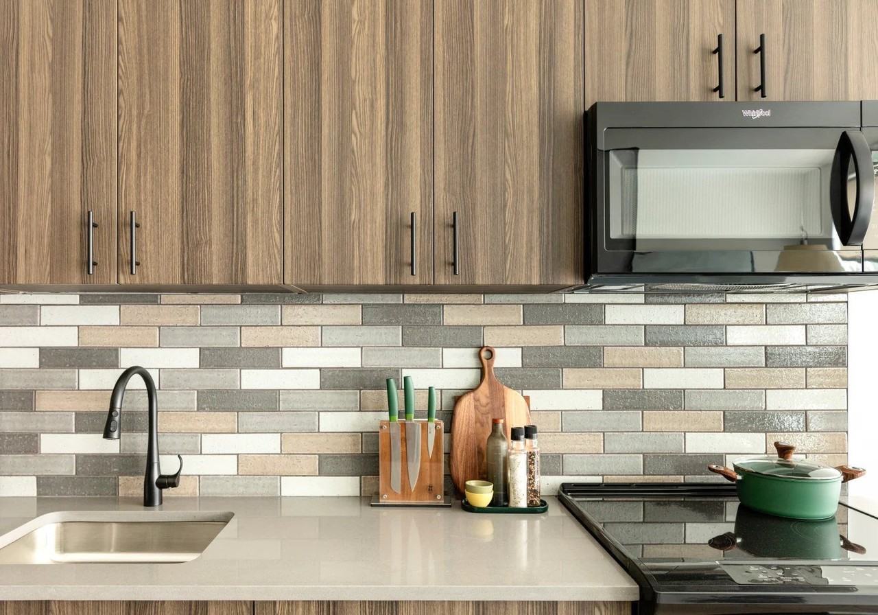 295J - Photo 3 of 19