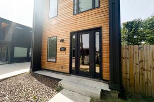 933 W Holly St - Photo 1 of 1