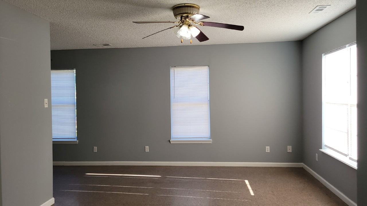 6117 Melrose Rd Nw - Photo 5 of 25