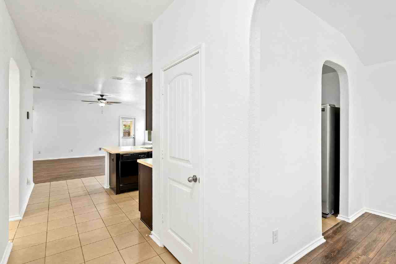 3558 Glacier Lk - Photo 3 of 36