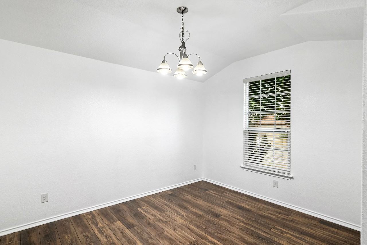 3558 Glacier Lk - Photo 4 of 36