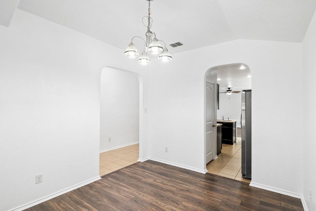 3558 Glacier Lk - Photo 5 of 36