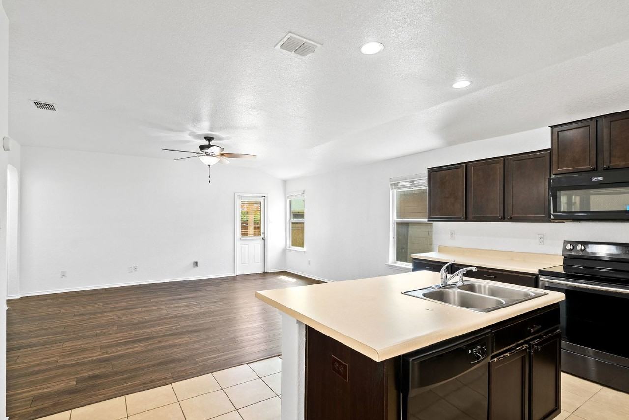 3558 Glacier Lk - Photo 6 of 36