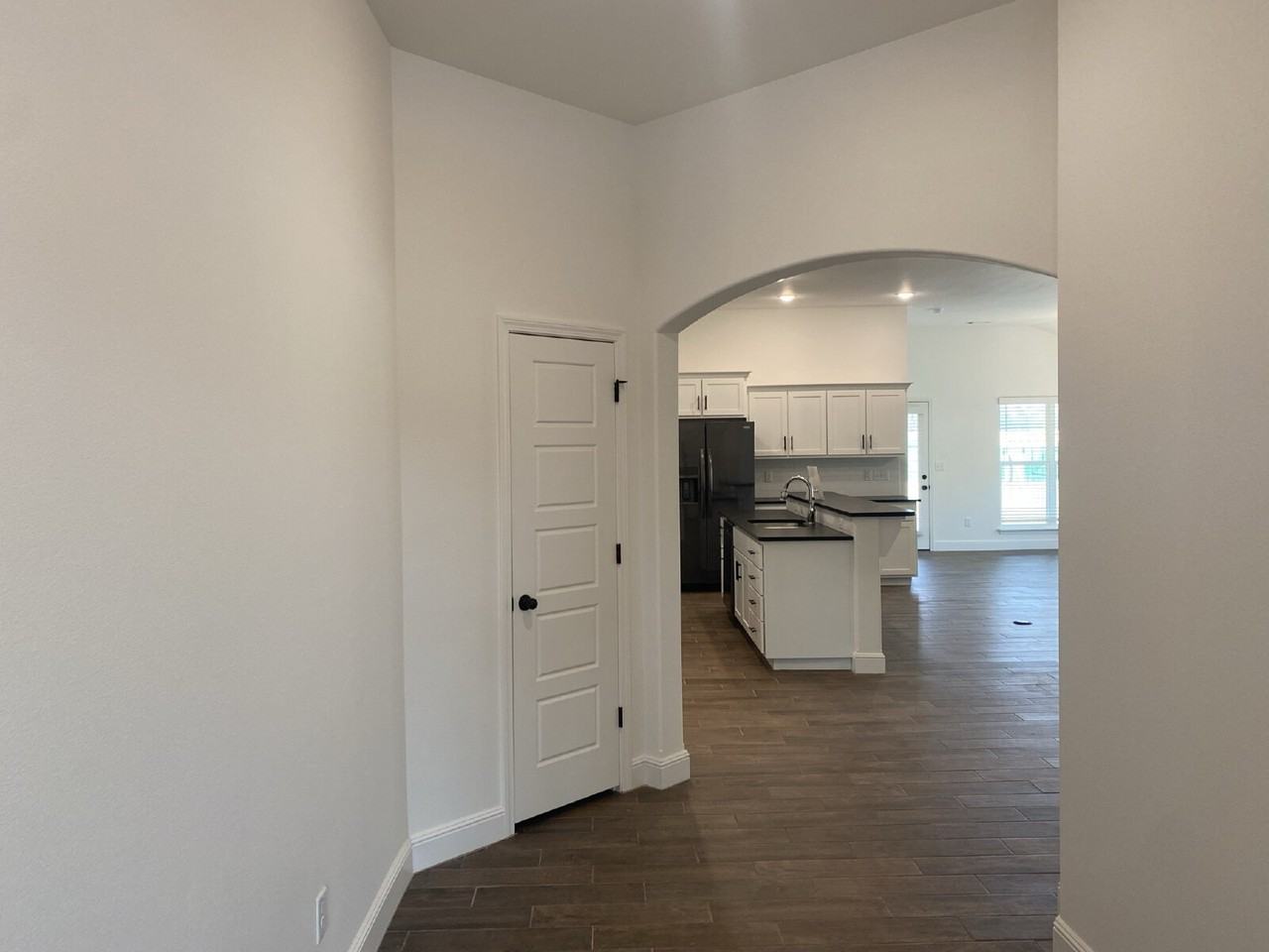 2414 Graham Ln - Photo 3 of 32