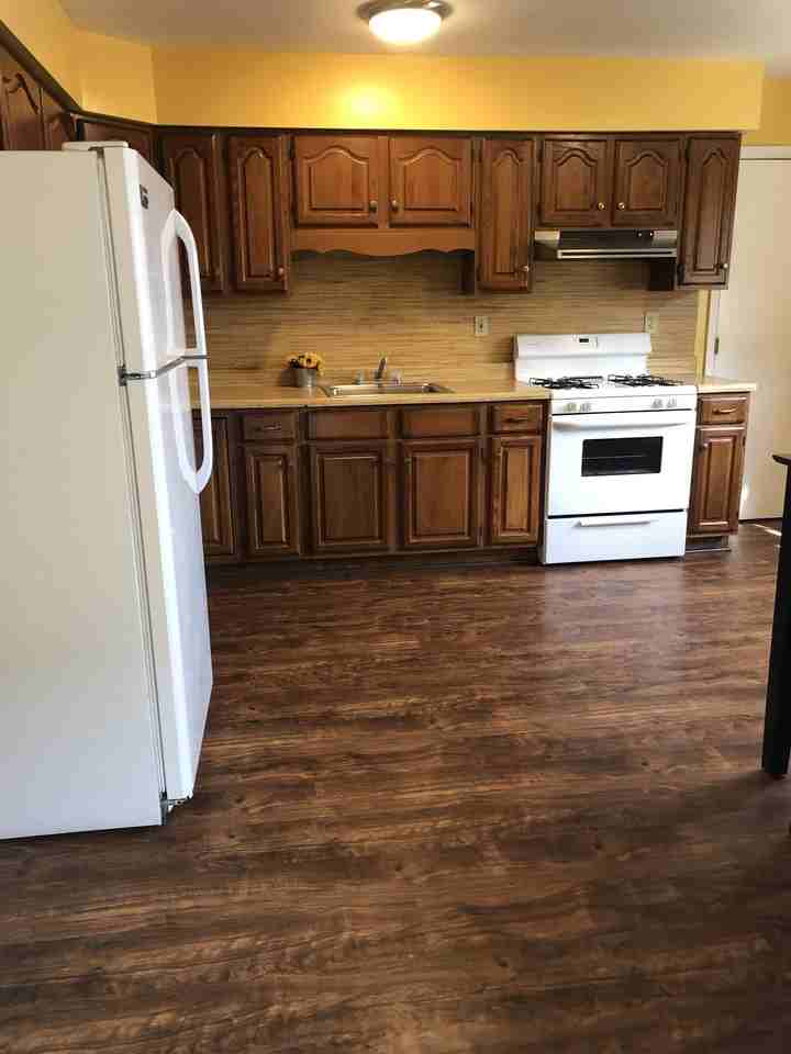 742 Locust St - Photo 2 of 11