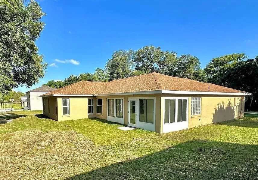 826 Berryhill Cir #NA - Photo 2 of 16