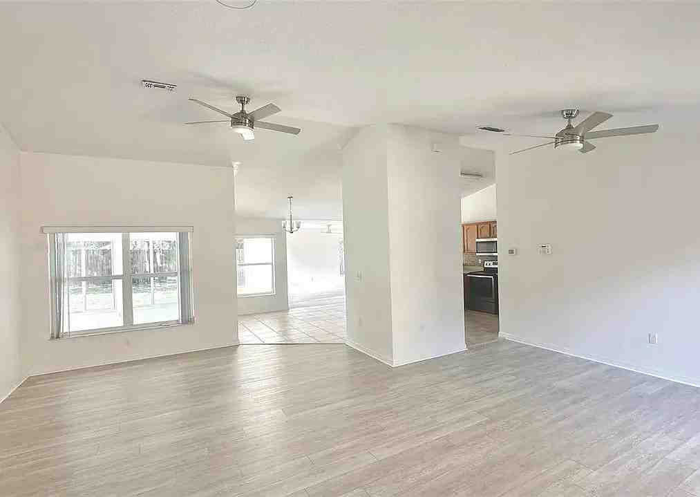 826 Berryhill Cir #NA - Photo 3 of 16