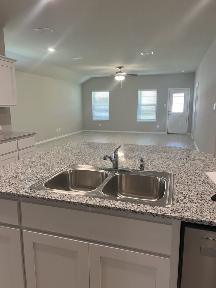 1028 Ingalls Park Ln #NA - Photo 3 of 8