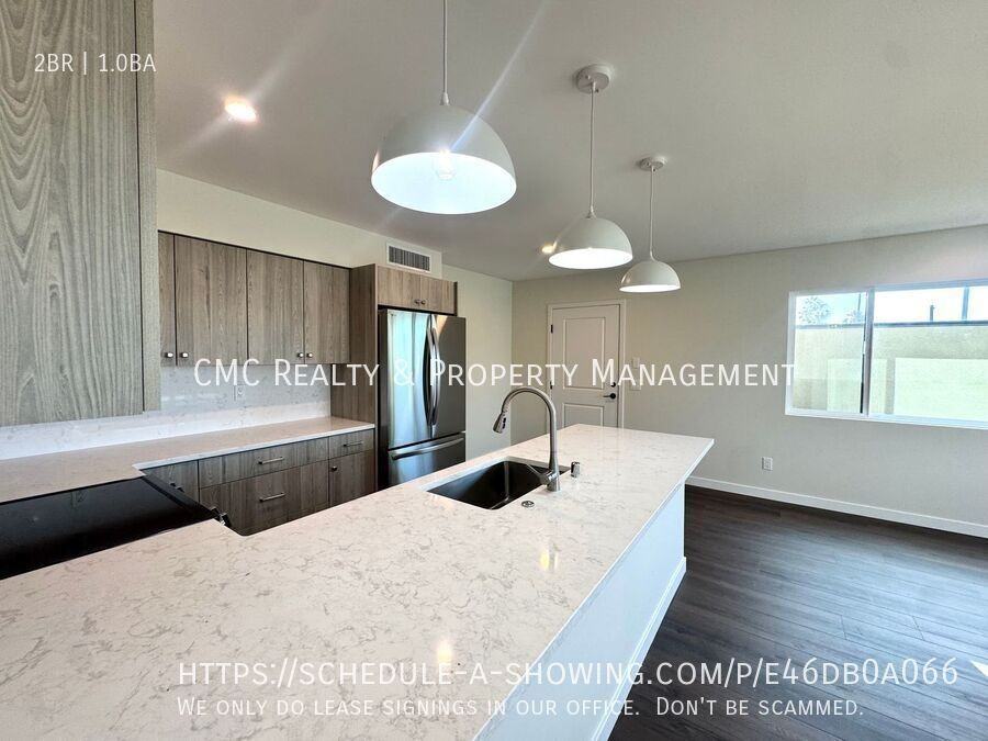 5546 E 2nd St - Photo 6 of 18