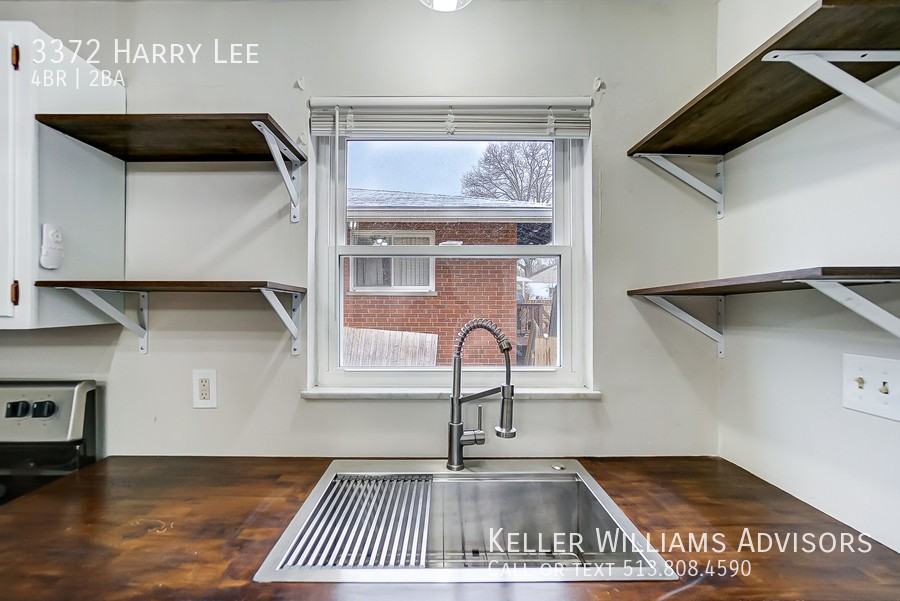 3372 Harry Lee Ln - Photo 3 of 34