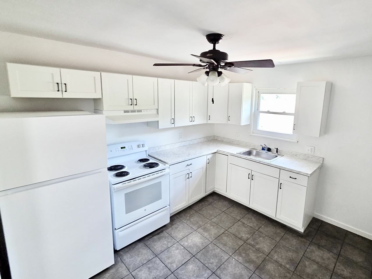 279 281 Cluster Avenue - Photo 4 of 18