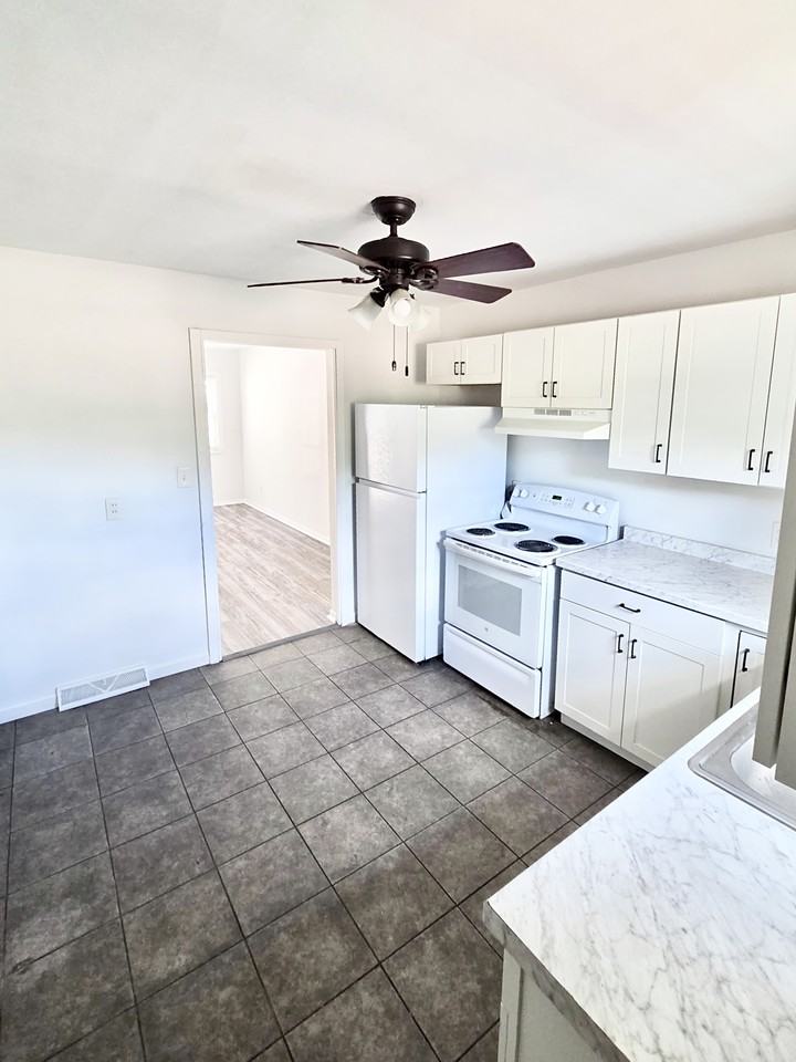 279 281 Cluster Avenue - Photo 5 of 18