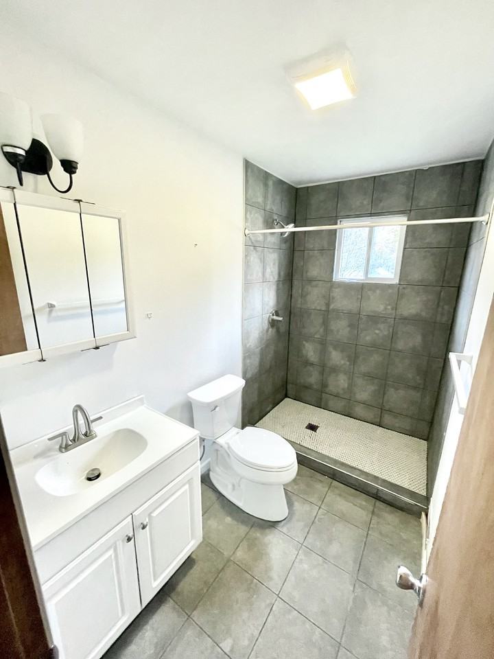 279 281 Cluster Avenue - Photo 7 of 18