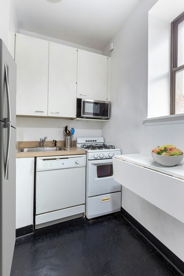 104 W 70th St #3E - Photo 3 of 5