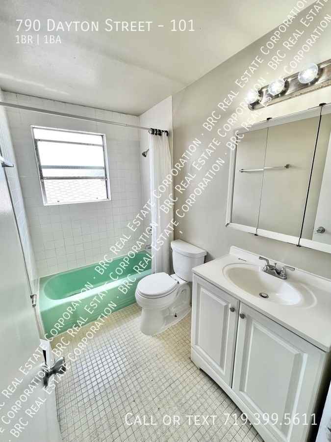 Bonneville Apts - Photo 6 of 8