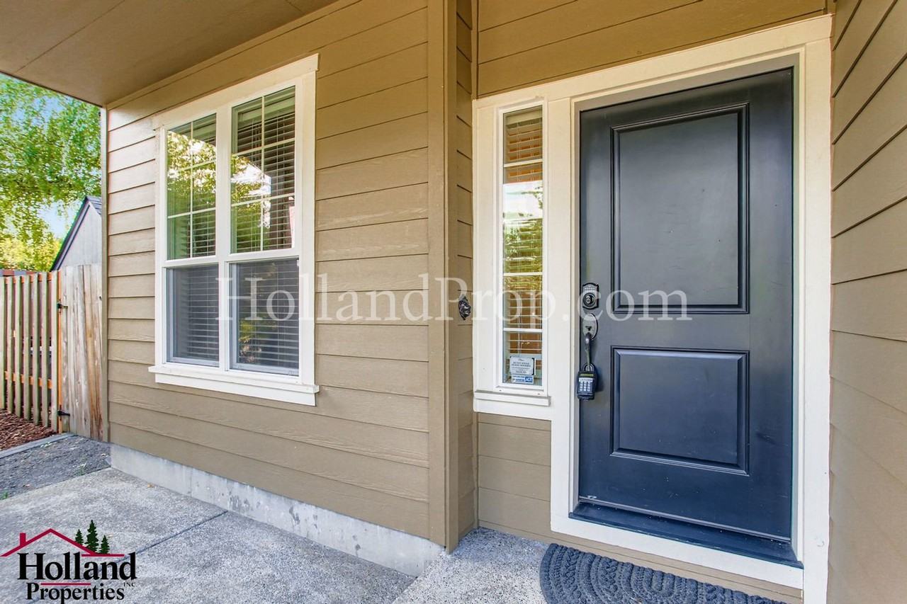 7594 Sw Locust St - Photo 3 of 28