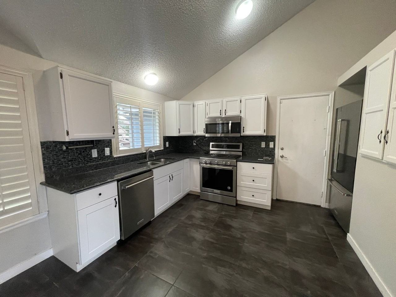 3738 West Rosewalk Court - Photo 3 of 30