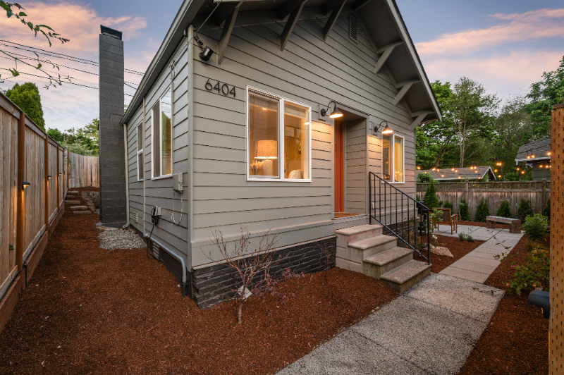 6404 47th Ave Sw - Photo 2 of 17