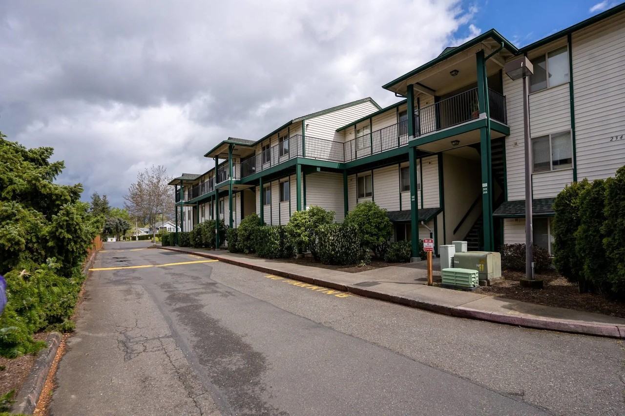 Bakerview Terrace Apartments - Photo 4 of 10