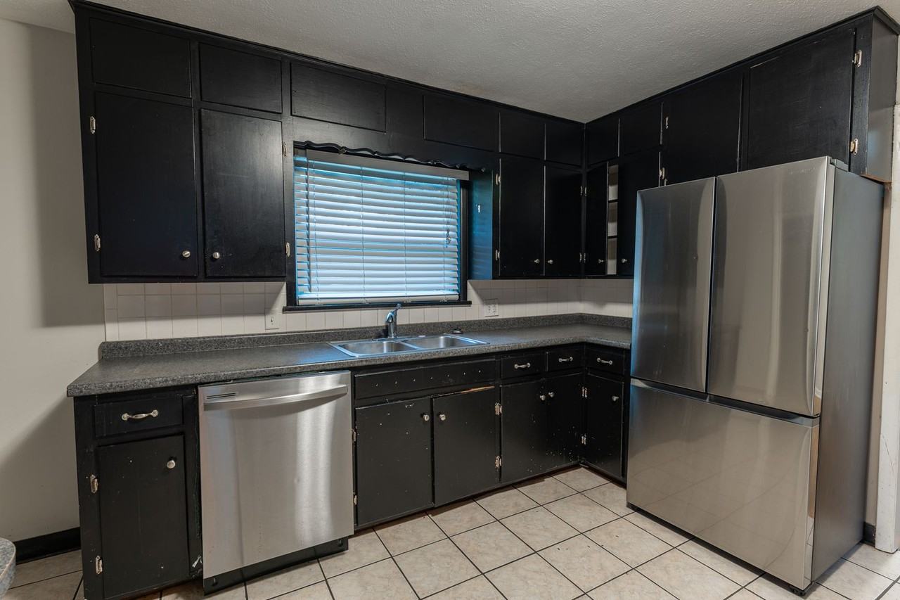 515 S Duncan Ave - Photo 5 of 28