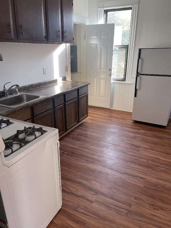 584 Magnolia Ave E - Photo 3 of 10