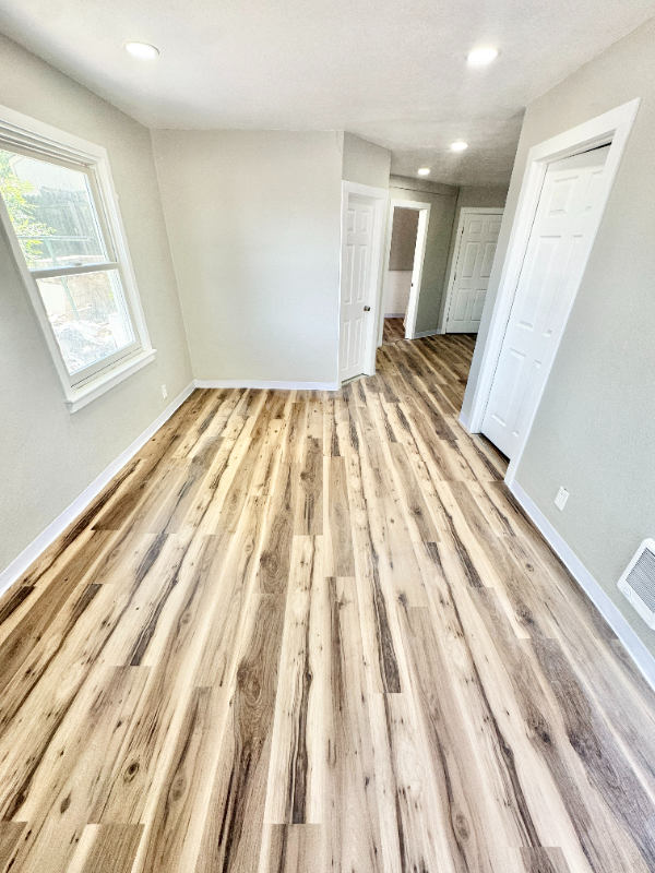 716 W Madison St - Photo 4 of 8