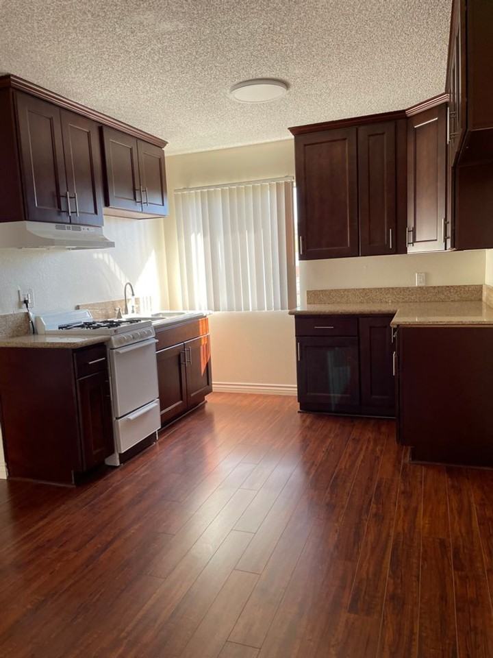 215 W Palmer Ave - Photo 4 of 16