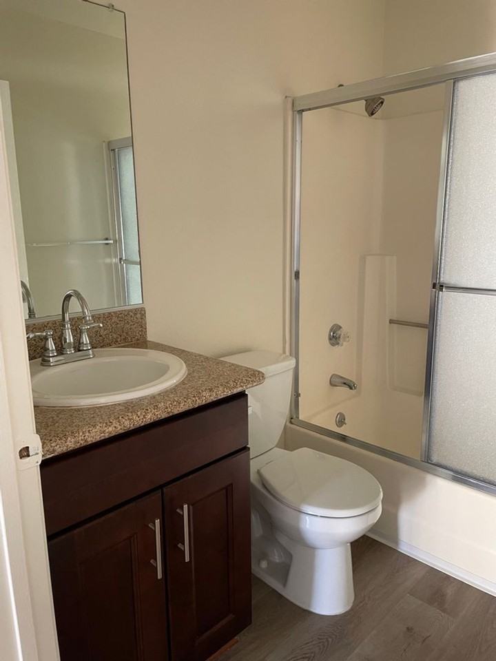 215 W Palmer Ave - Photo 6 of 16