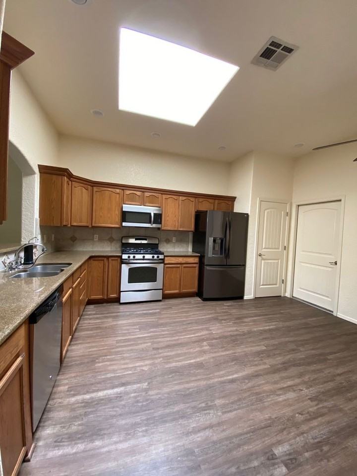 4032 Canterra Arc - Photo 5 of 14