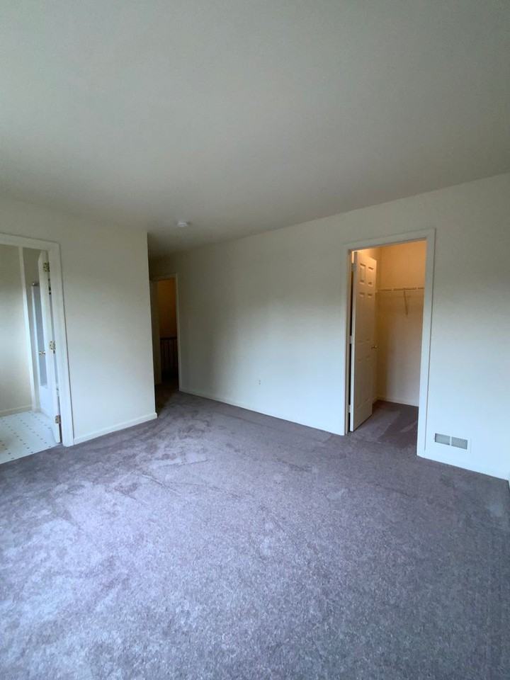 204 Elmshire Drive - Photo 4 of 19