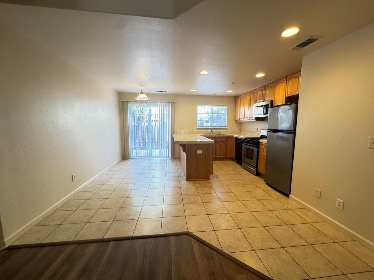 326 Hetherington Cir - Photo 3 of 9