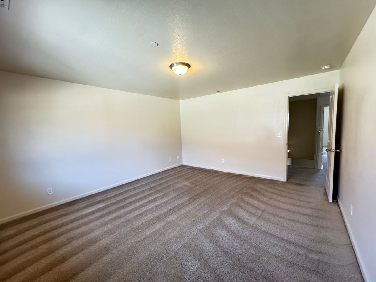 326 Hetherington Cir - Photo 7 of 9