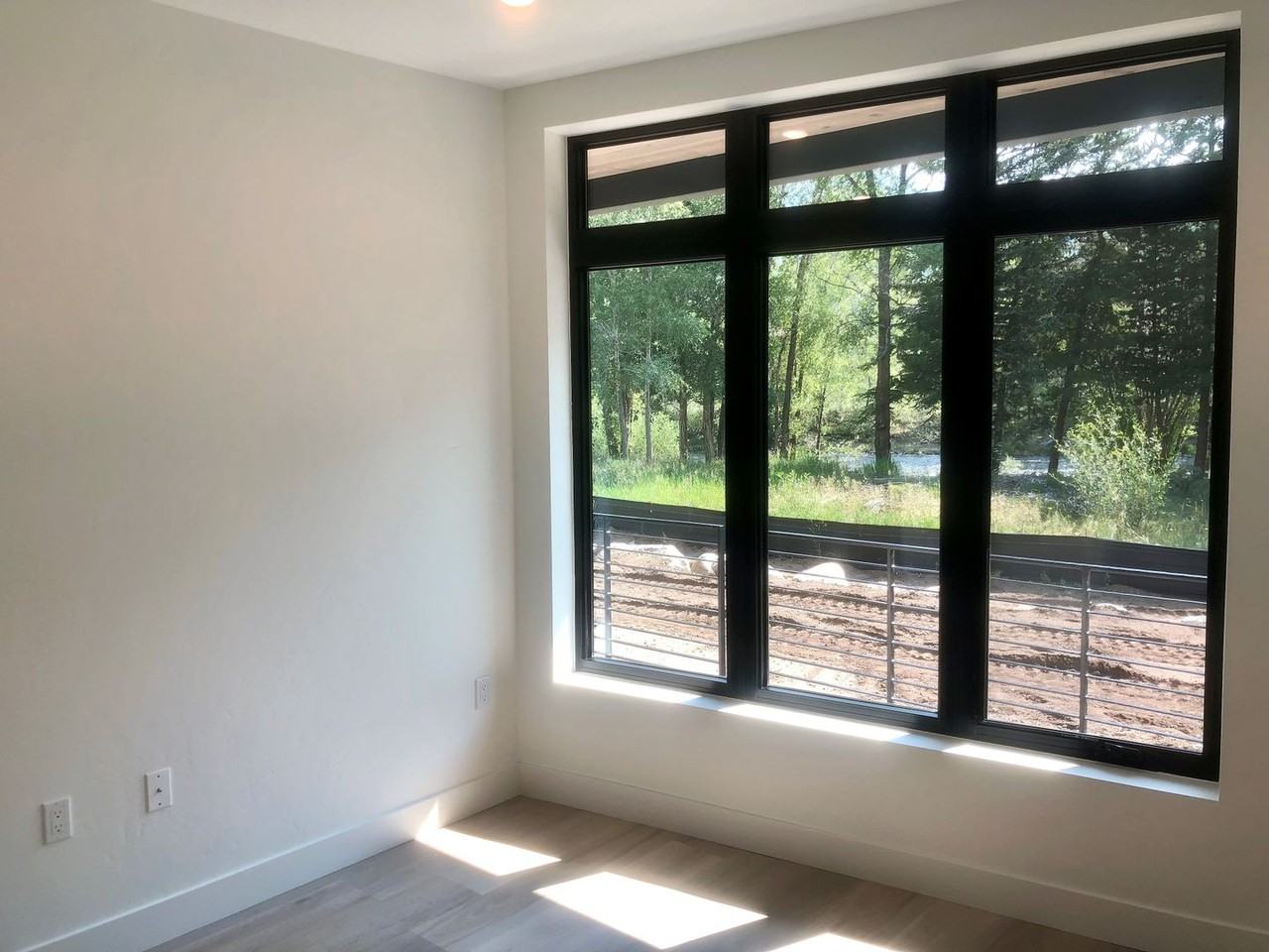 914 River Rd - Photo 5 of 17