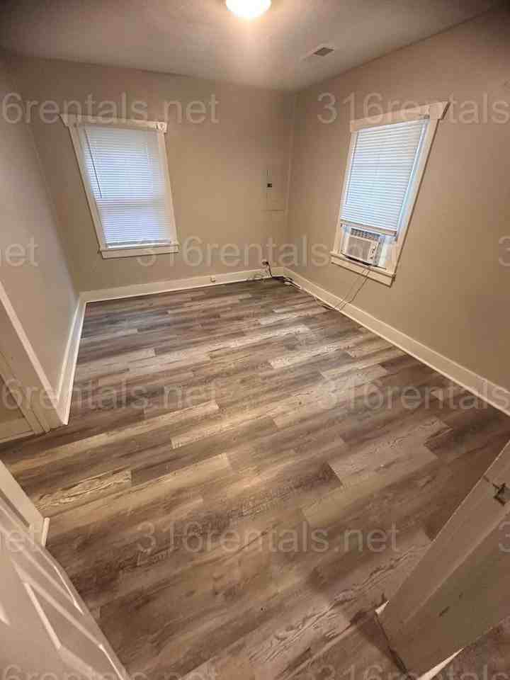 1426 W Harry St - Photo 2 of 14