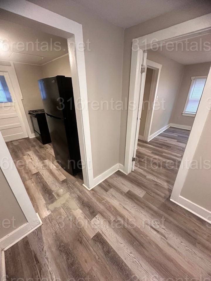 1426 W Harry St - Photo 3 of 14