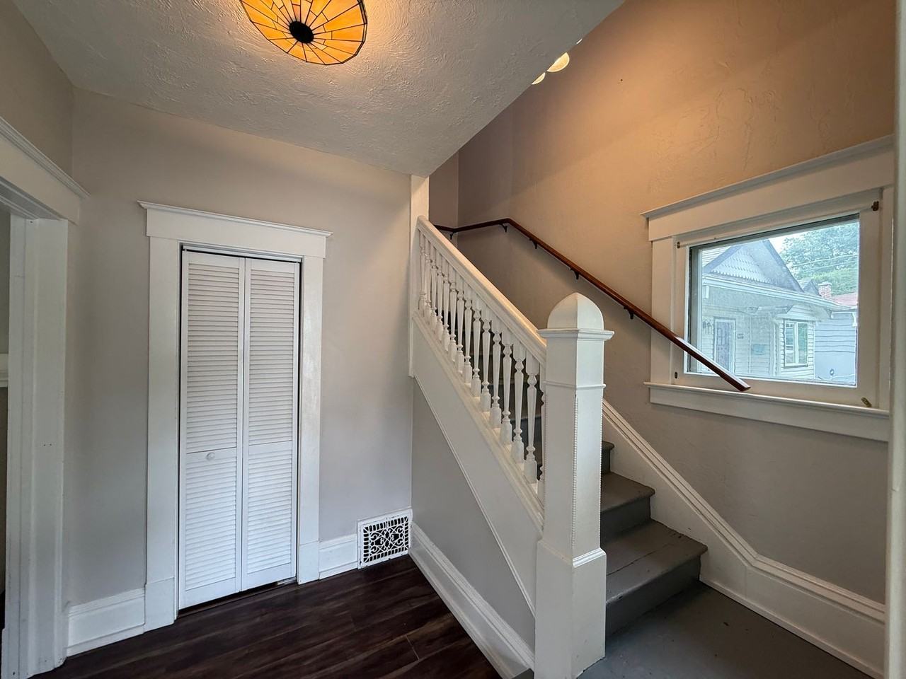 1220 S Ash St - Photo 3 of 31