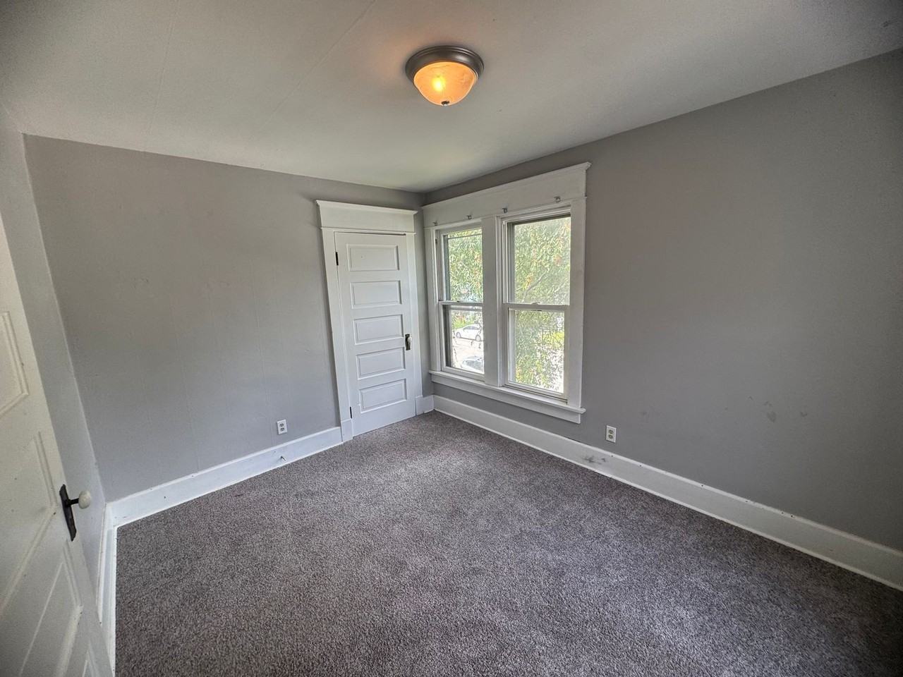 1321 W 13th St - Photo 2 of 13