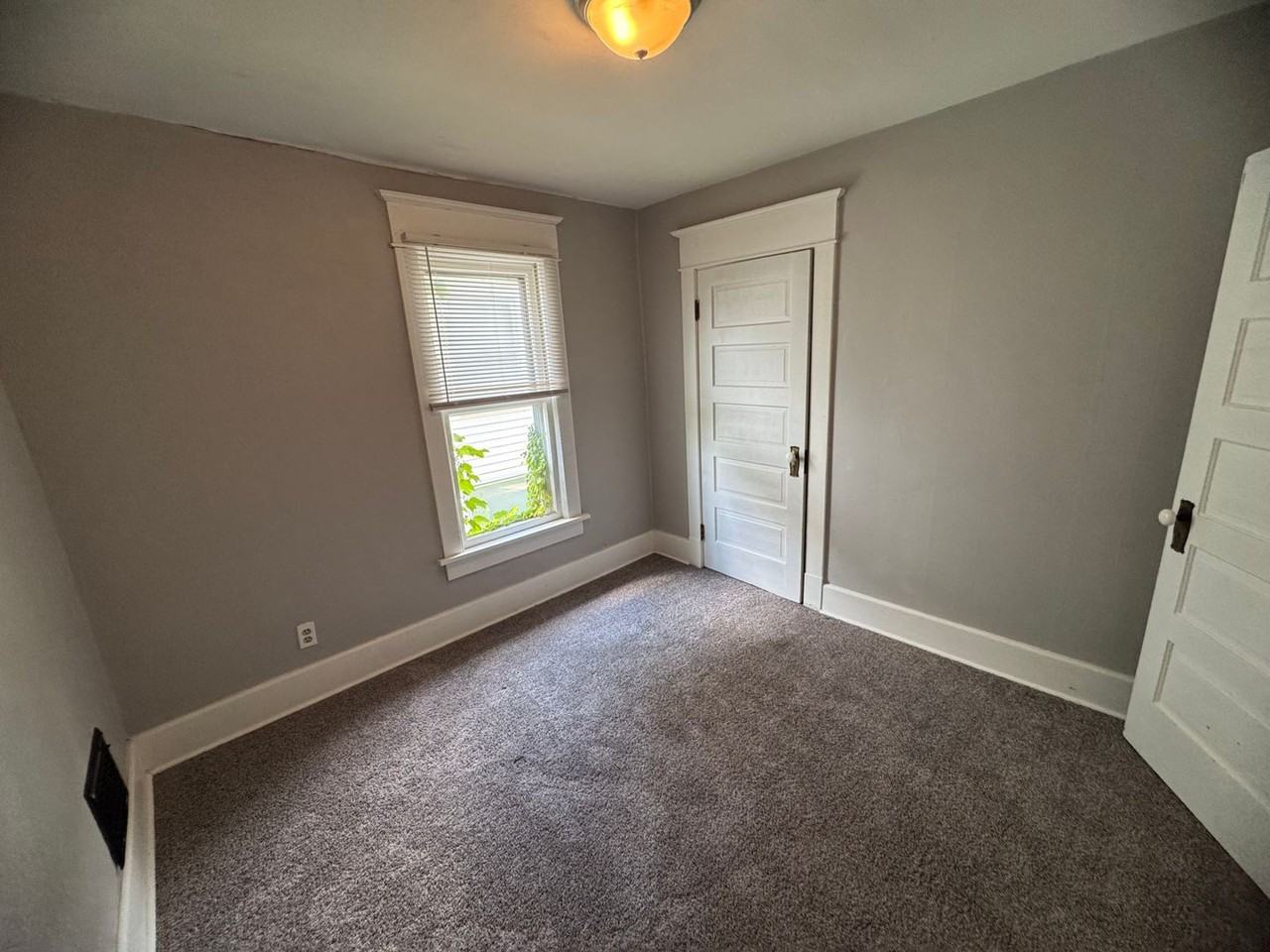 1321 W 13th St - Photo 3 of 13