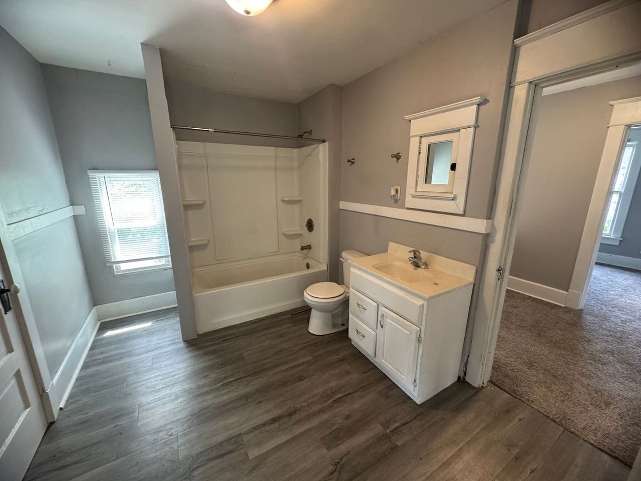 1321 W 13th St - Photo 5 of 13