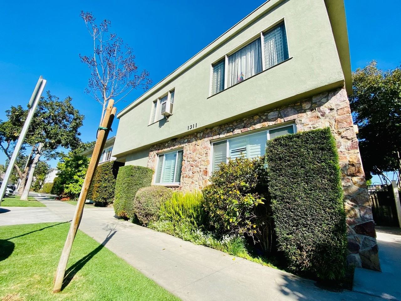 1311 E 1st St - Photo 2 of 24