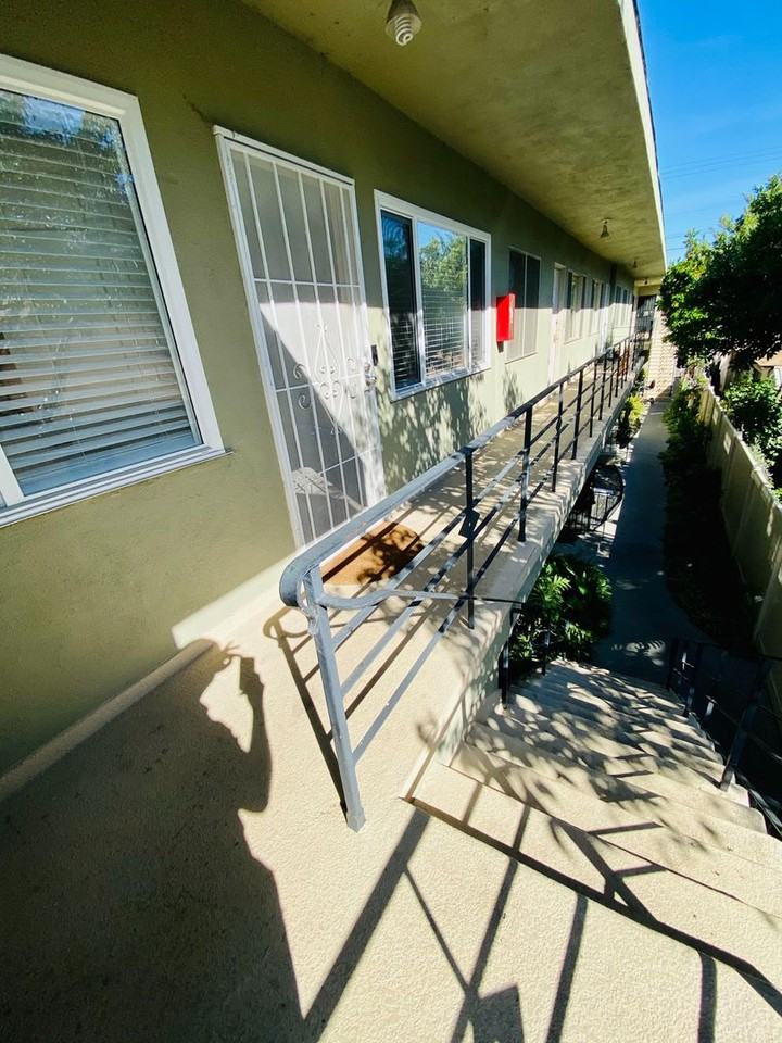 1311 E 1st St - Photo 7 of 24