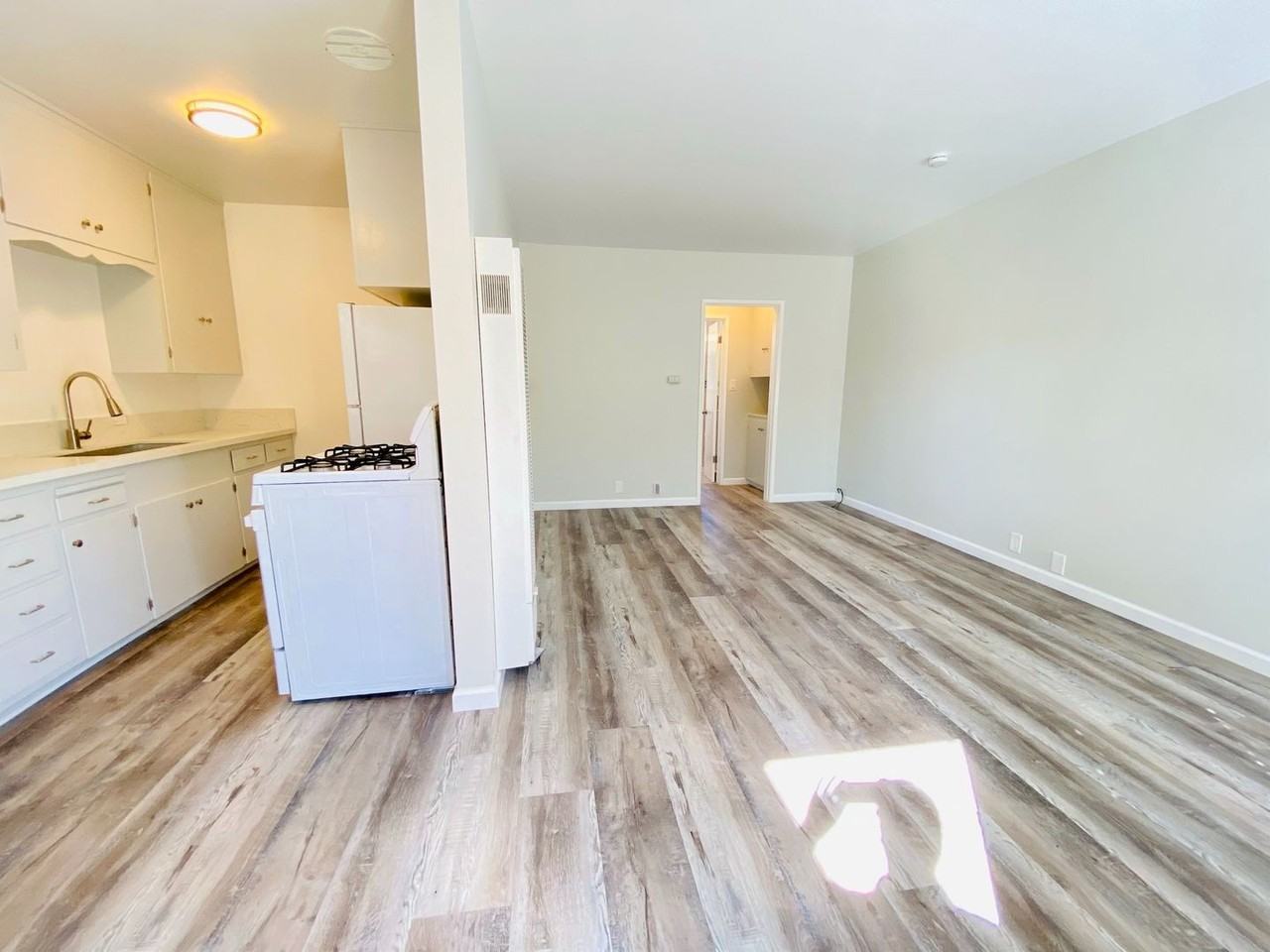 1311 E 1st St - Photo 5 of 24