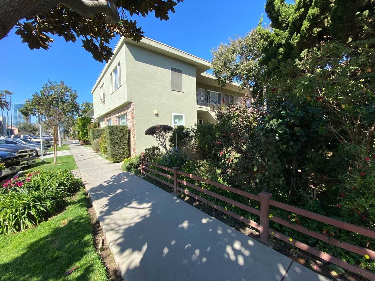 1311 E 1st St - Photo 4 of 24