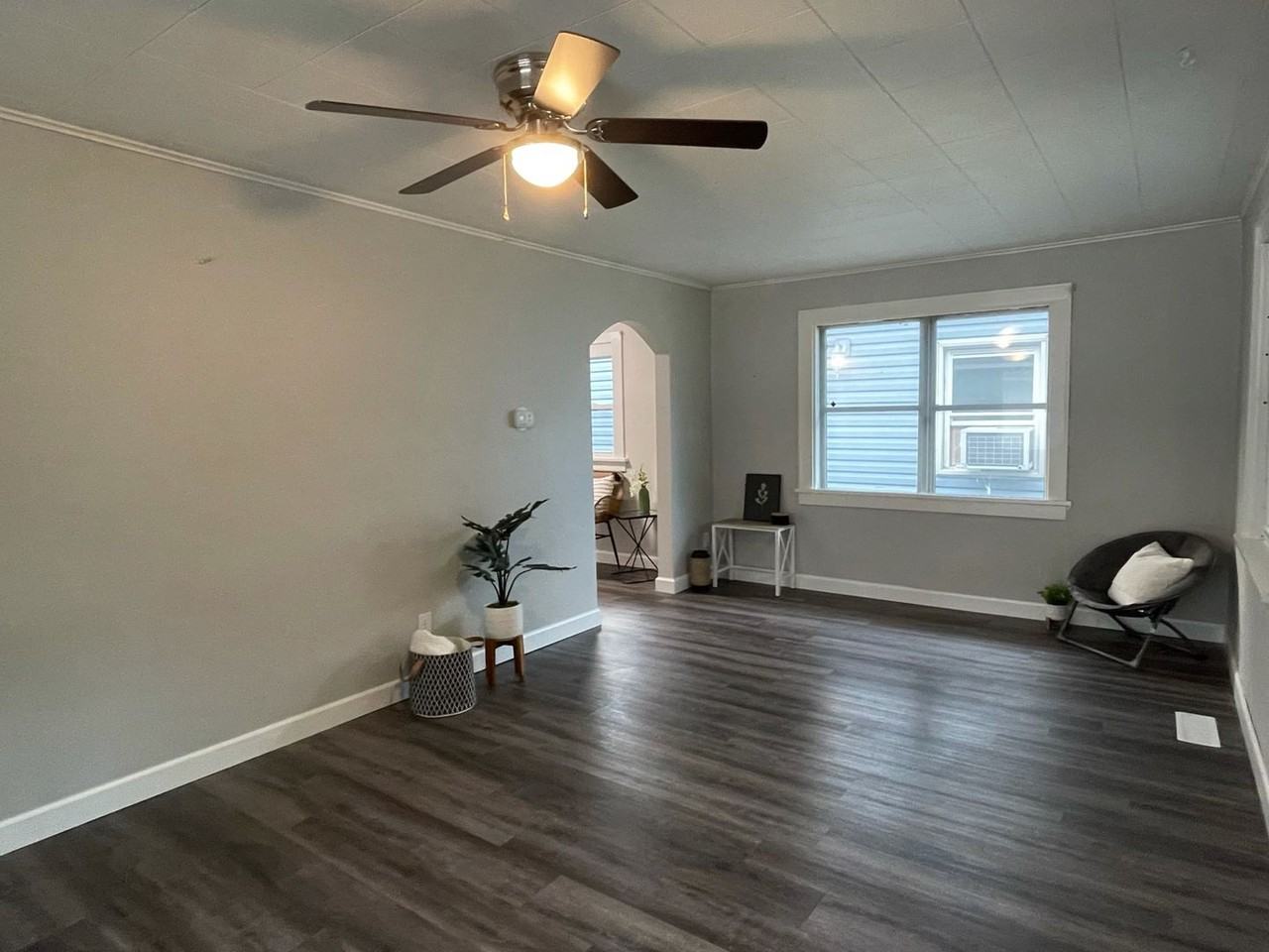 2401 S Grant St - Photo 3 of 10