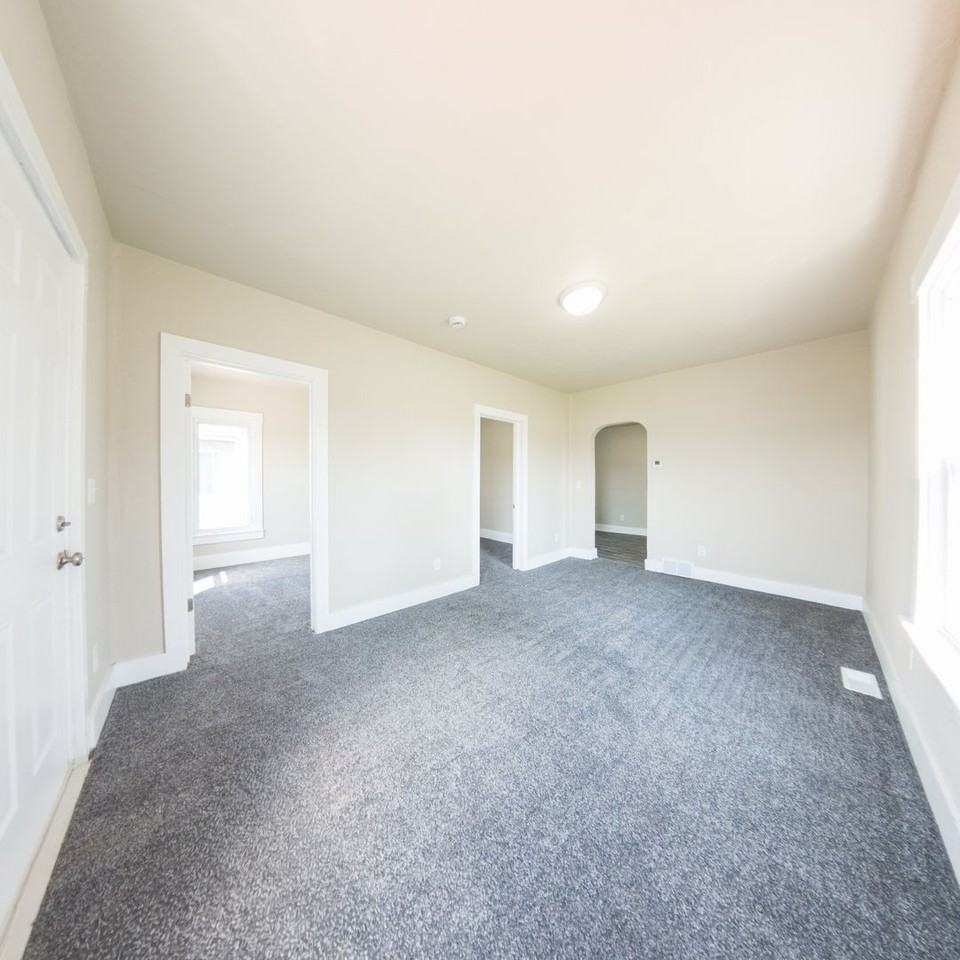 9 N 9th Ave - Photo 2 of 19