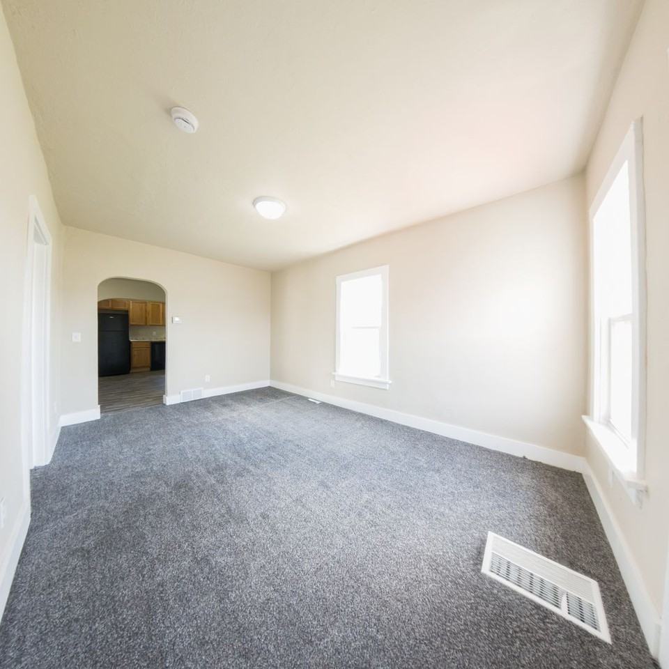 9 N 9th Ave - Photo 3 of 19