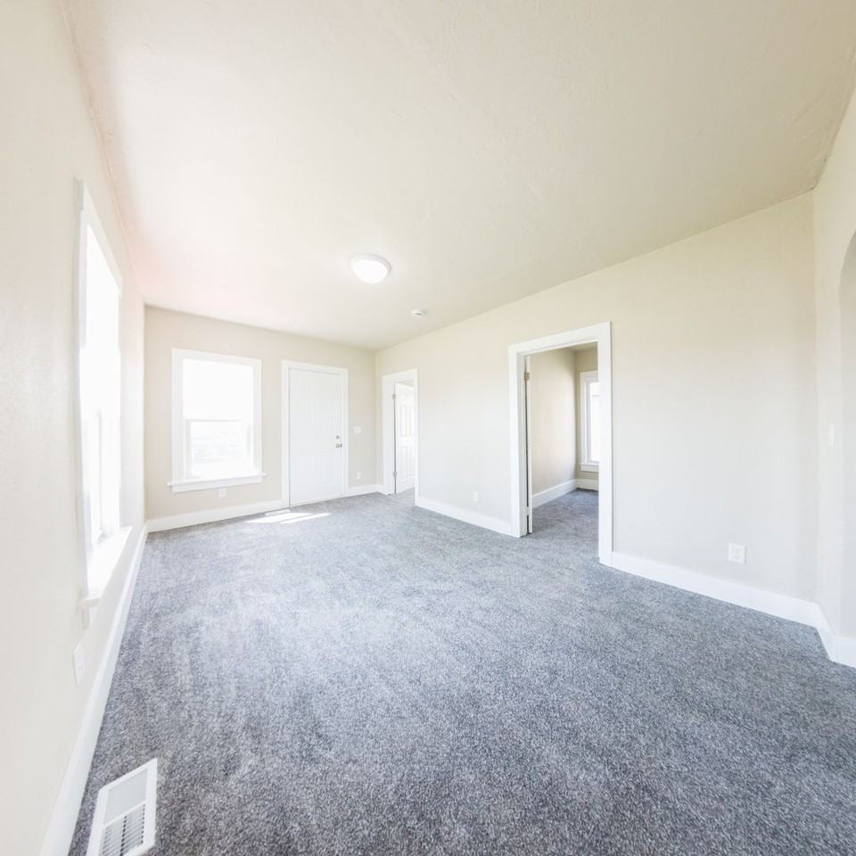 9 N 9th Ave - Photo 4 of 19