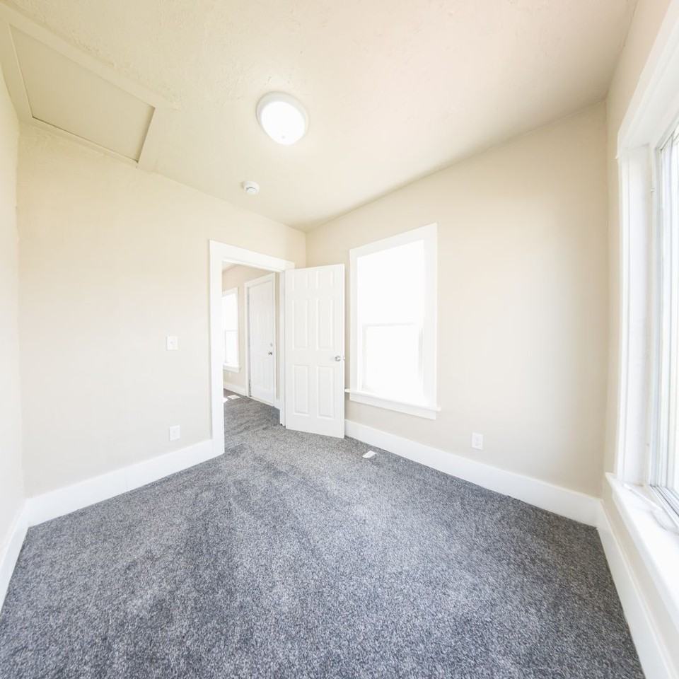 9 N 9th Ave - Photo 7 of 19