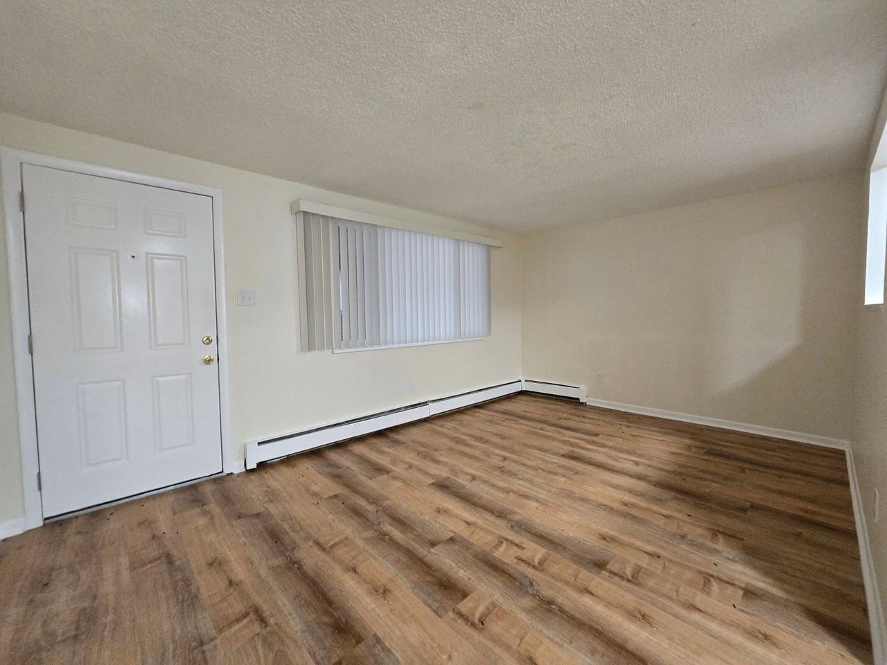 325 15th - Photo 3 of 16